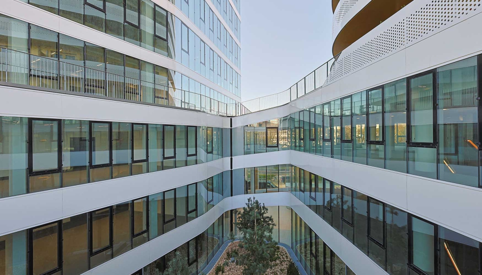 Desde el punto de vista arquitect�nico, el edificio destaca por su elegante lenguaje de formas suavemente curvadas, que irradia dinamismo y ligereza...