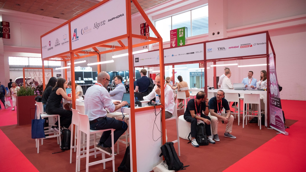 La feria habilita espacios de trabajo para los asistentes