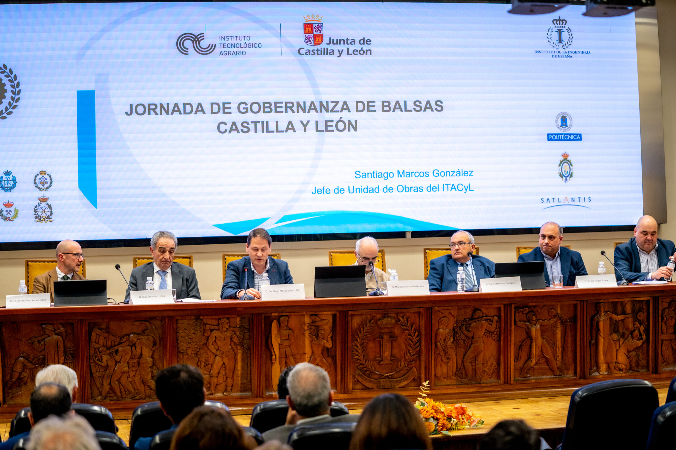 La segunda mesa redonda, abord� 'La gobernanza desde el punto de vista de las CCAA' y estuvo moderada por Francisco Javier S�nchez Romero...