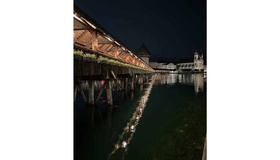 Los t�cnicos de las empresas colaboradoras instalaron un total de 418 nuevas luminarias de bajo consumo a lo largo de toda la estructura del puente...