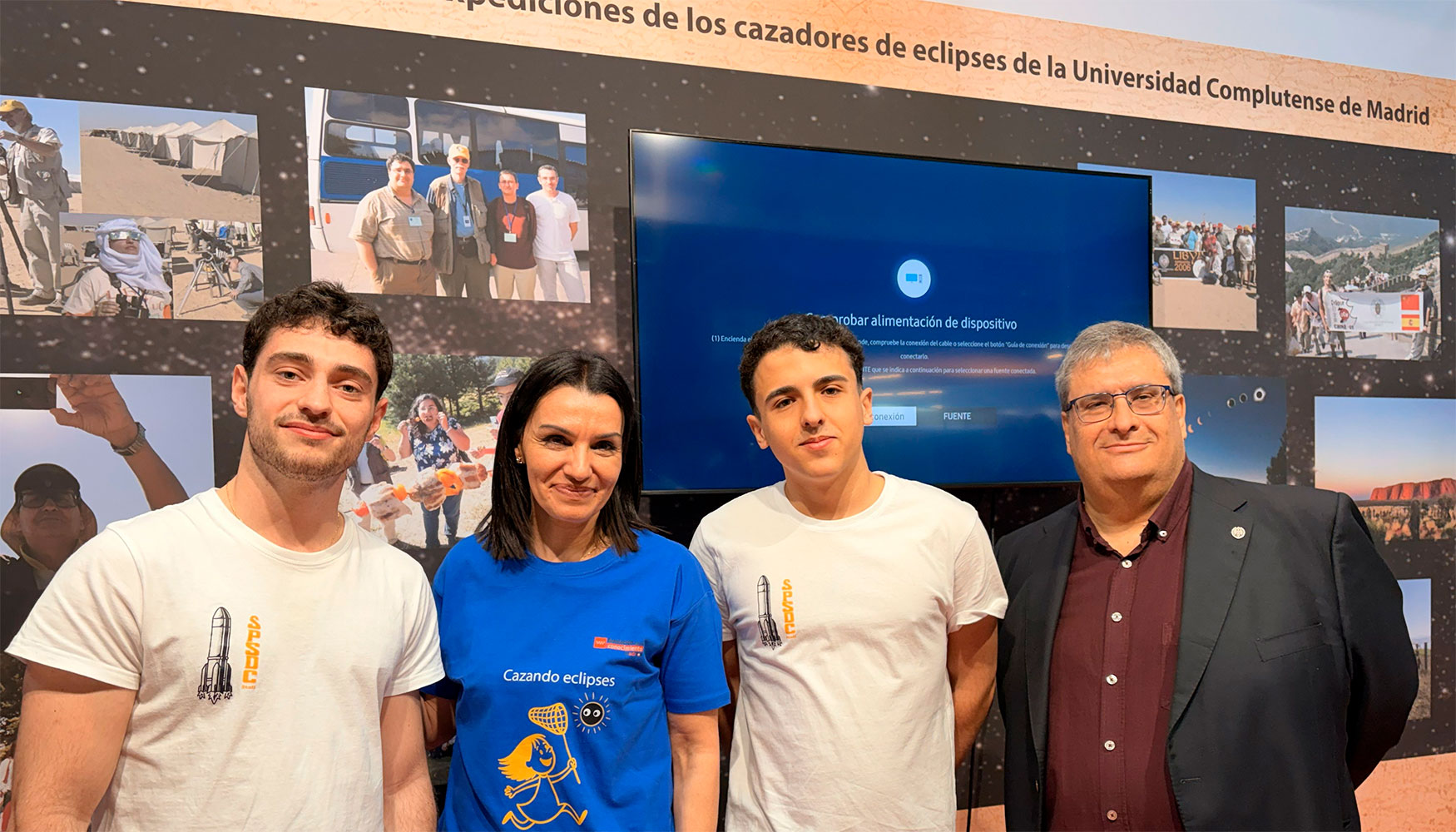 Jes�s Gallego y Mercedes Zarzalejo junto a los estudiantes