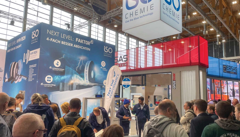 Gran afluencia de p�blico en el stand de ISO-Chemie durante el �Montage-Challenge�. Foto: � 2026 ISO-Chemie GmbH