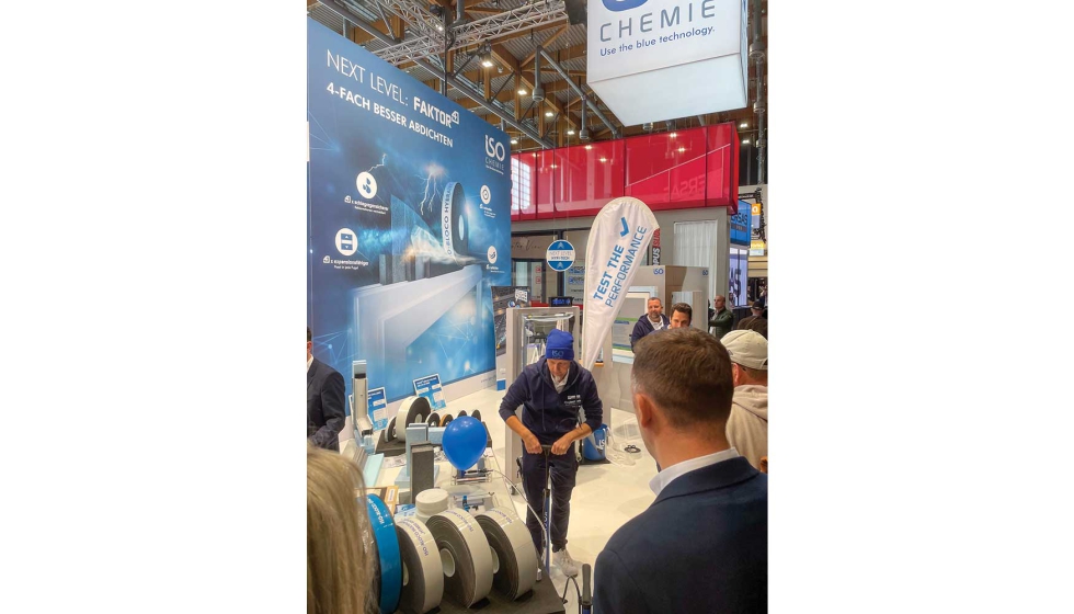 La cinta multifuncional ISO-Bloco Hybratec supera con �xito la prueba de estanqueidad al aire. Foto: � 2026 ISO-Chemie GmbH...