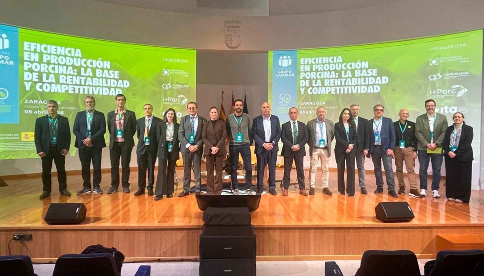 Foto de familia de los participantes en la jornada �Eficiencia en producci�n porcina: la base de la rentabilidad y competitividad�...
