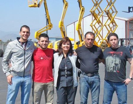 scar Garca (primero por la izquierda), director de Mercados Exteriores de Alco Grupo Empresarial, junto a parte del equipo de ATF Rental...
