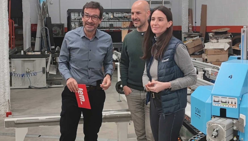 De izquierda a derecha, �ngel Marco, de Interempresas Media, Iban Su�rez, CEO de Liminal, y Marta Hernamp�rez, directora comercial de Anudal...