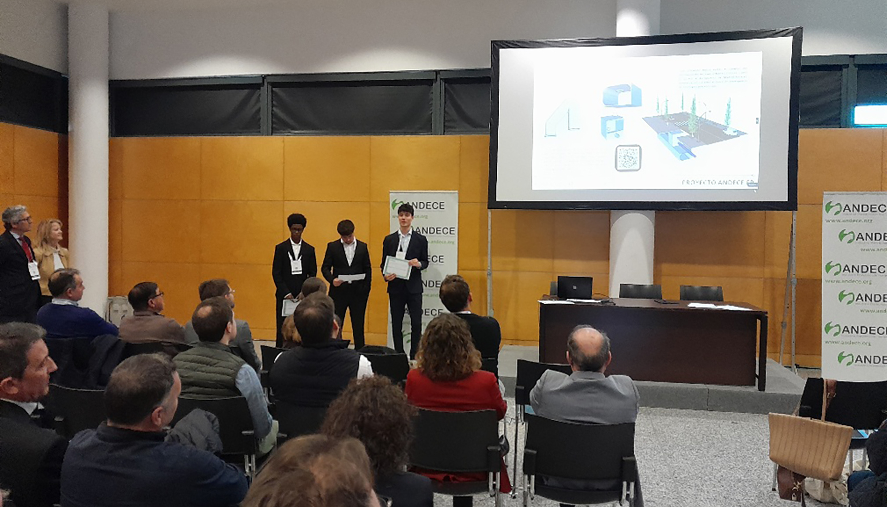 Entrega de los Premio Andece de Formaci�n Profesional durante la pasada celebraci�n de la feria Rebuild