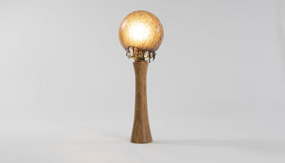 Leaky Collection de Studio Ejarque se ampl�a con la tulipa semiesf�rica de cristal que ha contado con la colaboraci�n de Sara Sorribes...