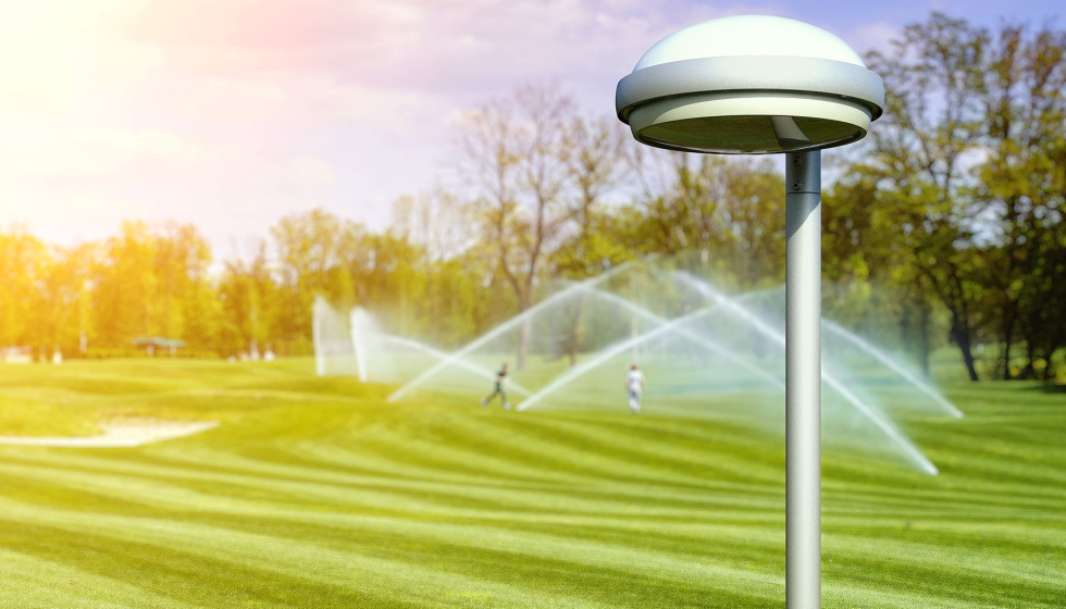  Las luminarias garantizan seguridad el�ctrica en entornos verdes con riego activo