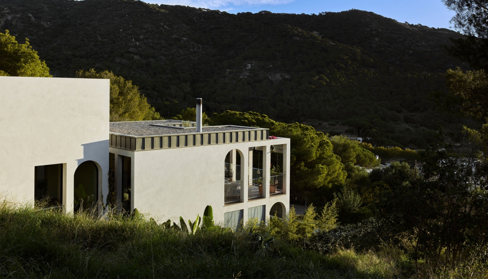 El proyecto de Jaime Prous Architecs que consigue mimetizarse con el entorno natural que le rodea. Foto: Jos� Manuel Alorda...