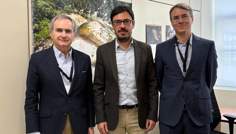 Pablo Peiro, secretario general, y Tom�s Azc�rate, presidente de Marinas de Espa�a, se reunieron con Fernando Magdaleno...