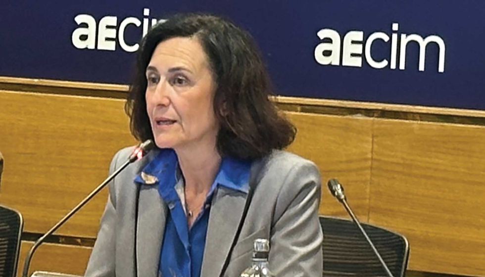 Marola Balmes, presidenta de la nueva Comisi�n, expuso las ventajas que pueden suponer para los mecanizadores formar parte de la misma...