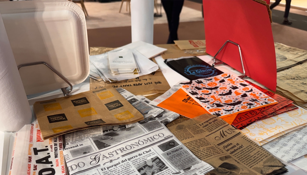 Muestras de papeles t�cnicos y formatos de envasado exhibidos por Salaet durante la feria Alimentaria