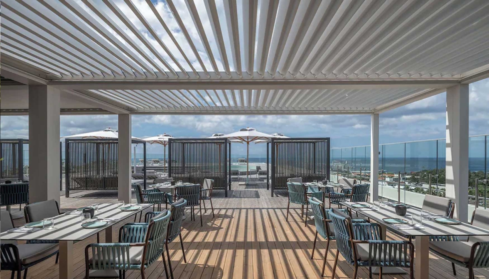 La incorporaci�n de p�rgolas bioclim�ticas permite convertir espacios exteriores infrautilizados en �reas plenamente funcionales...