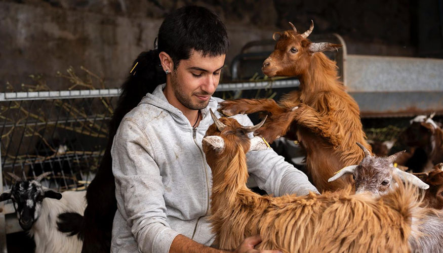 Jorge San Gil, con su reba�o