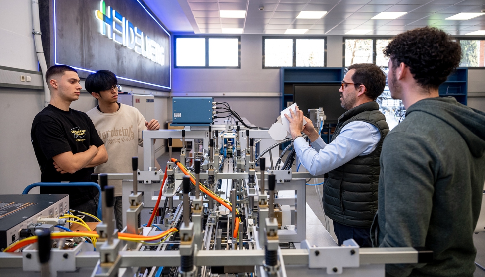 La plegadora-pegadora Bestfold II FB de MK Masterwork completa el equipamiento con tecnolog�a de �ltima generaci�n en el aula Postpress Packaging...