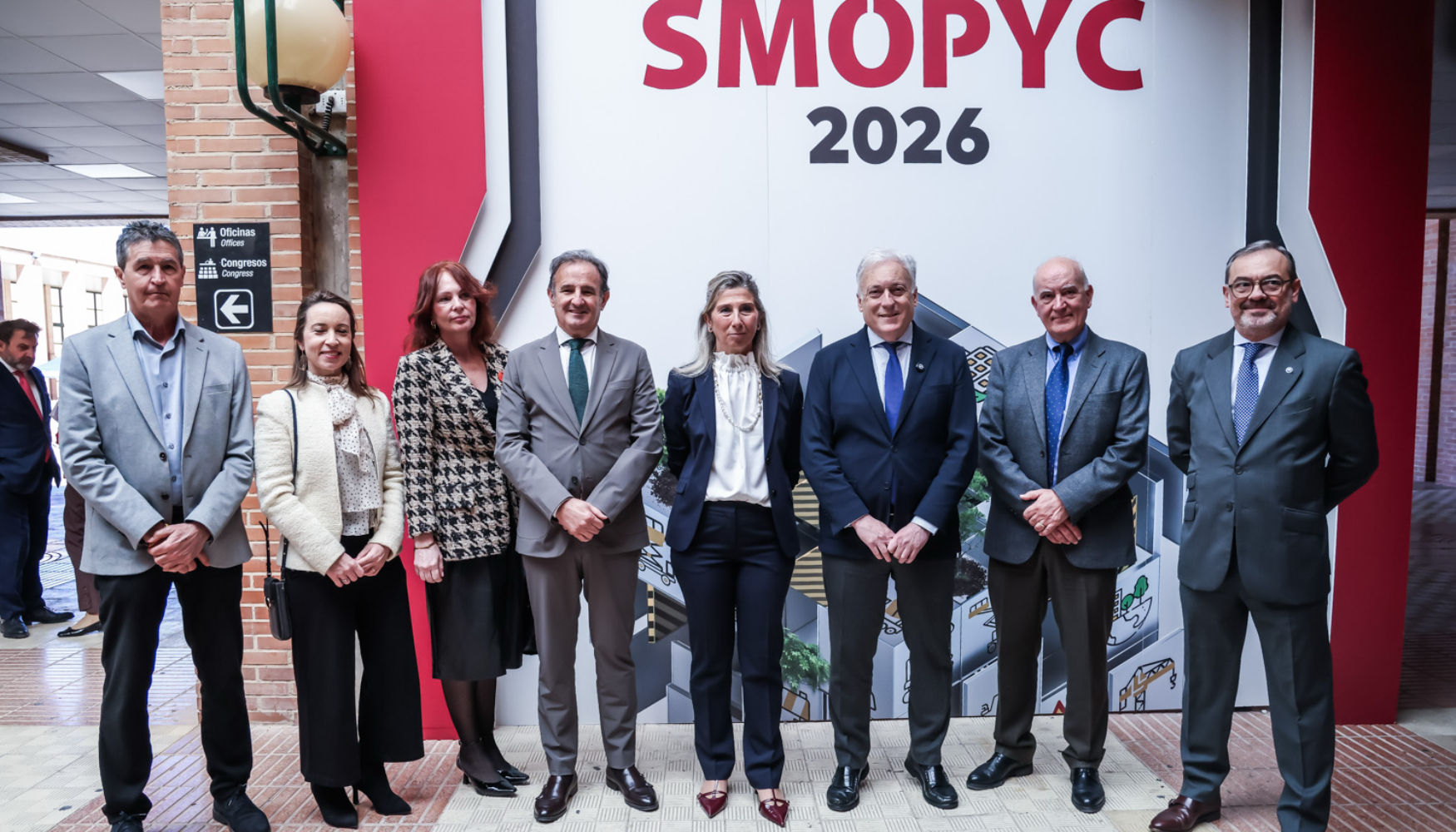 Autoridades antes de iniciar el recorrido por la feria