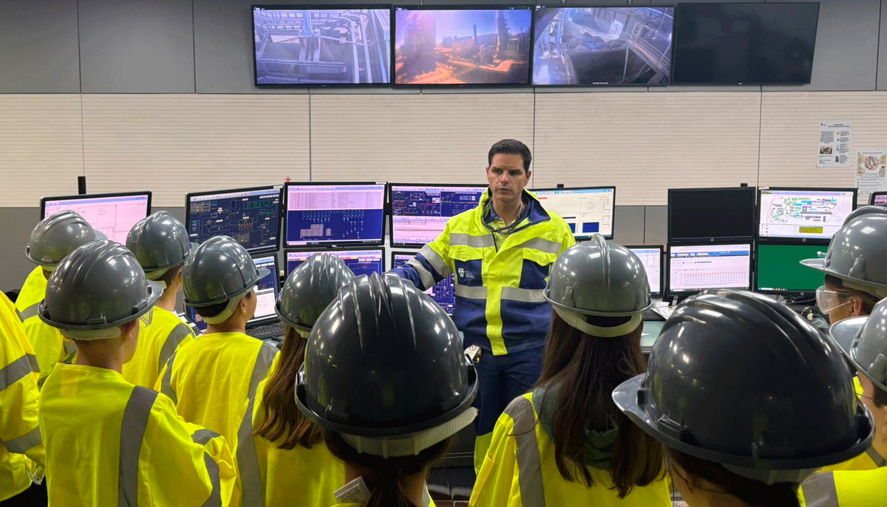 La inmersi�n permiti� al alumnado entender la complejidad log�stica y t�cnica de una infraestructura que suministra materiales b�sicos para la...