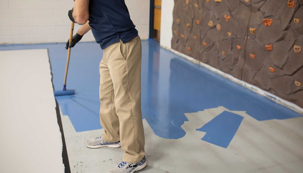 Bona ofrece un sistema integral que permite restaurar, proteger y transformar superficies resilientes