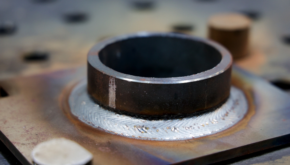 Cord�n de soldadura mediante c�lula robotizada de soldadura