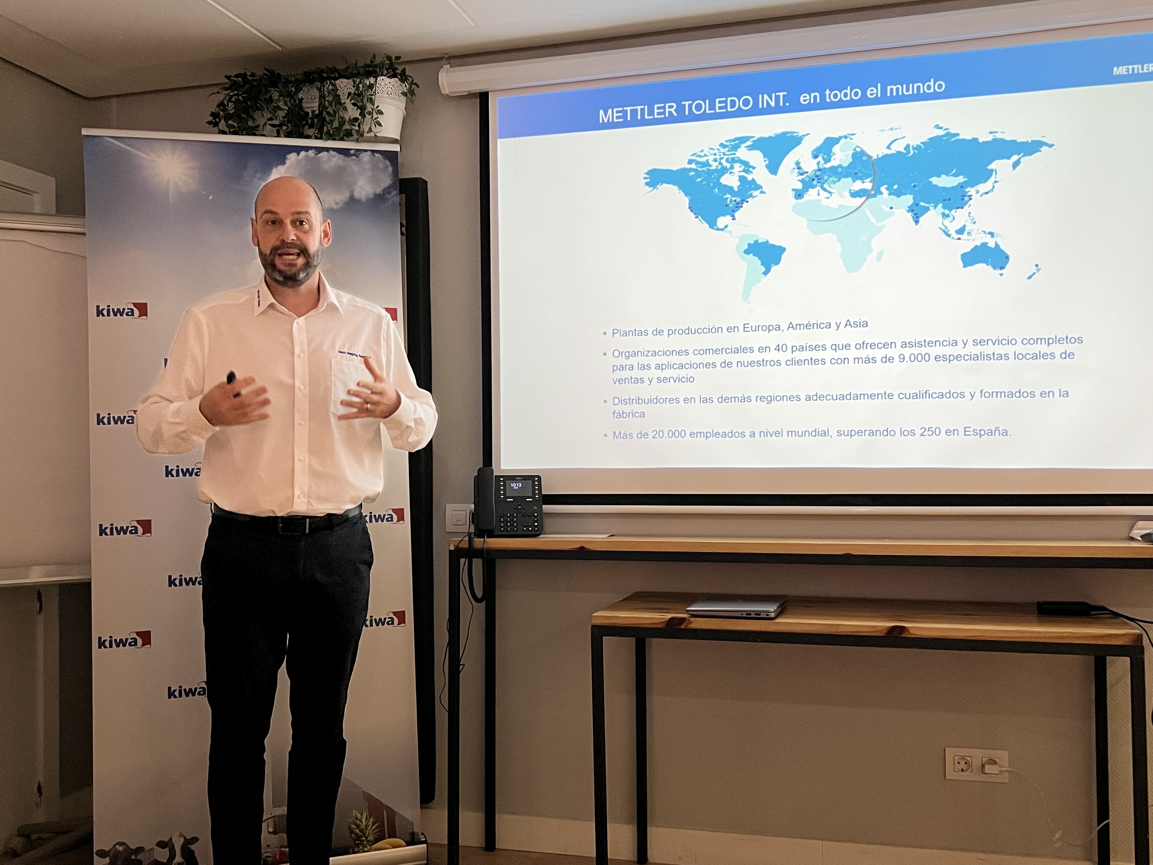 Jordi Ripoll�s, Technical Support Manager de Mettler Toledo, fue el ponente encargado de exponer algunas peculiaridades del pesaje est�tico...