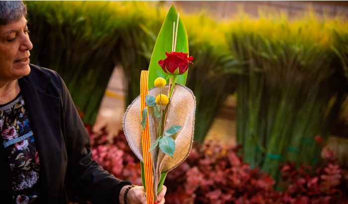 La artista floral Rosa Valls durante la demostraci�n