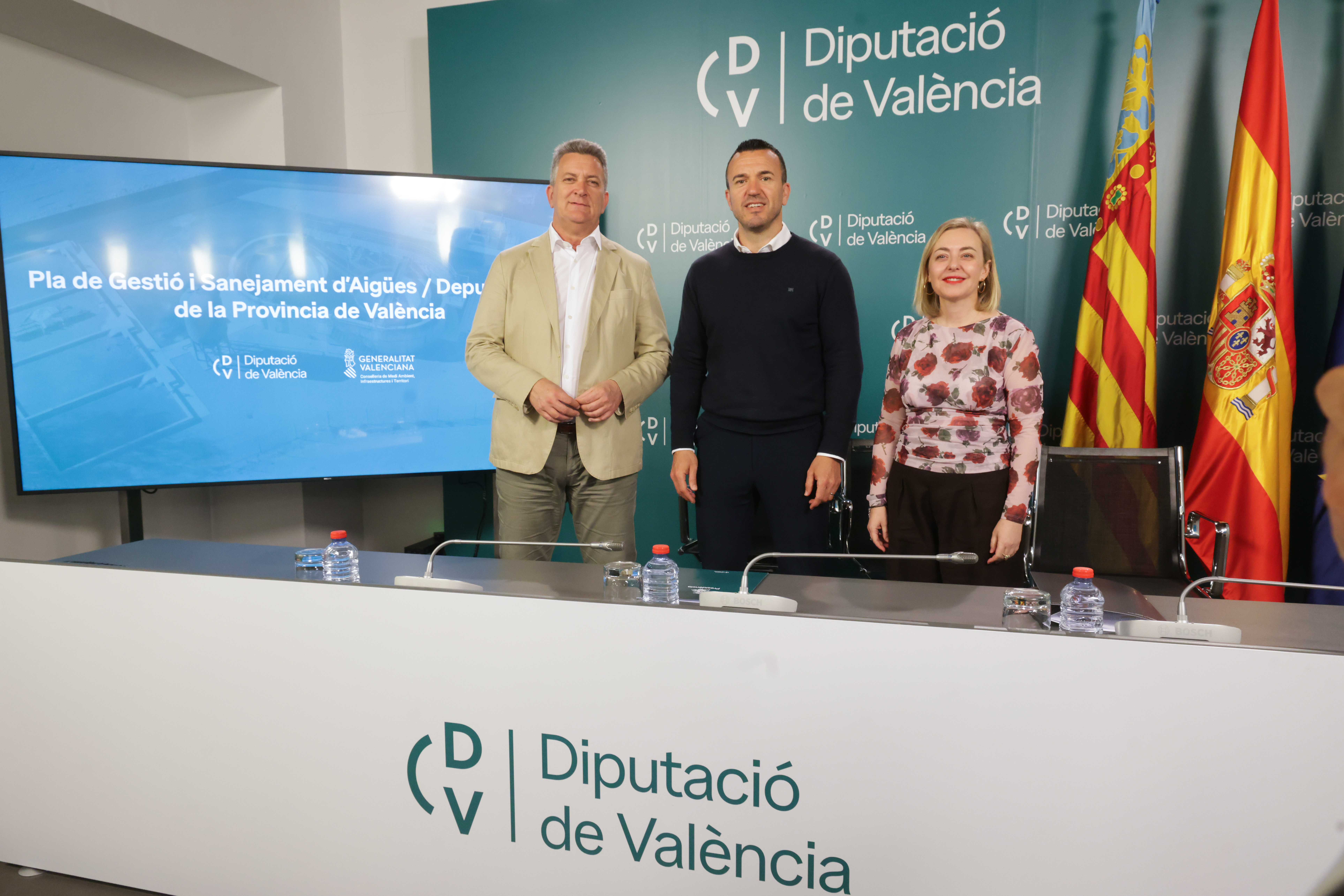 El conseller de Medio Ambiente, Infraestructuras, Territorio y de la Recuperaci�n, Vicente Mart�nez Mus; el presidente de la Diputaci�n de Valencia...