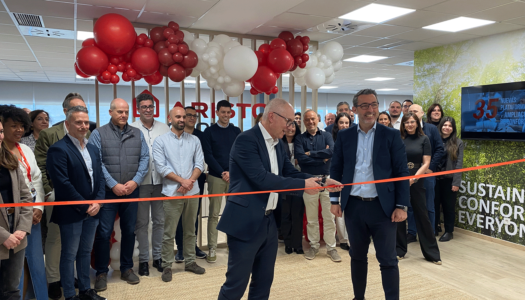 �Estas nuevas oficinas se han dise�ado escuchando las necesidades de los empleados, con el objetivo de crear un entorno que favorezca la colaboraci�n...