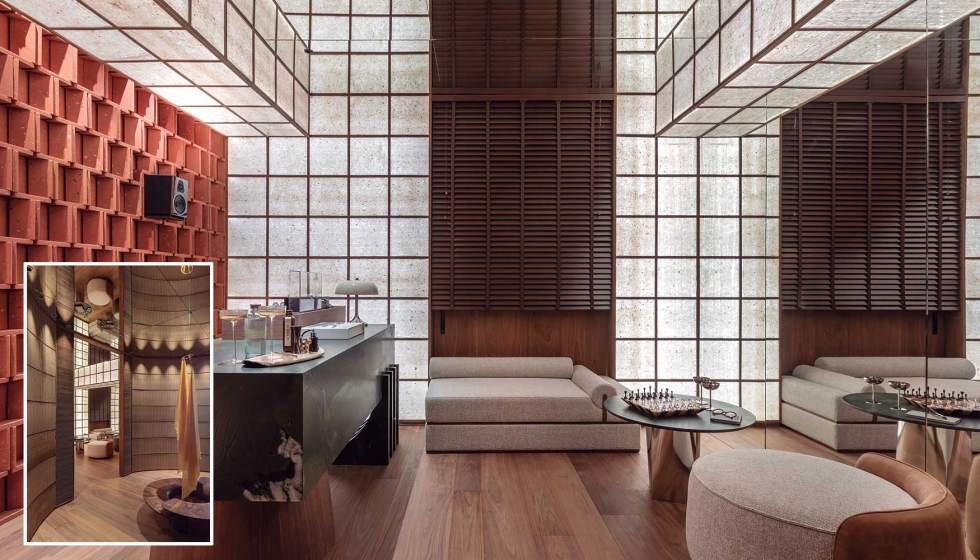 Detalle del sal�n-bar ideado por Paccieri Studio y la antesala al espacio conformado por esta escultura textil