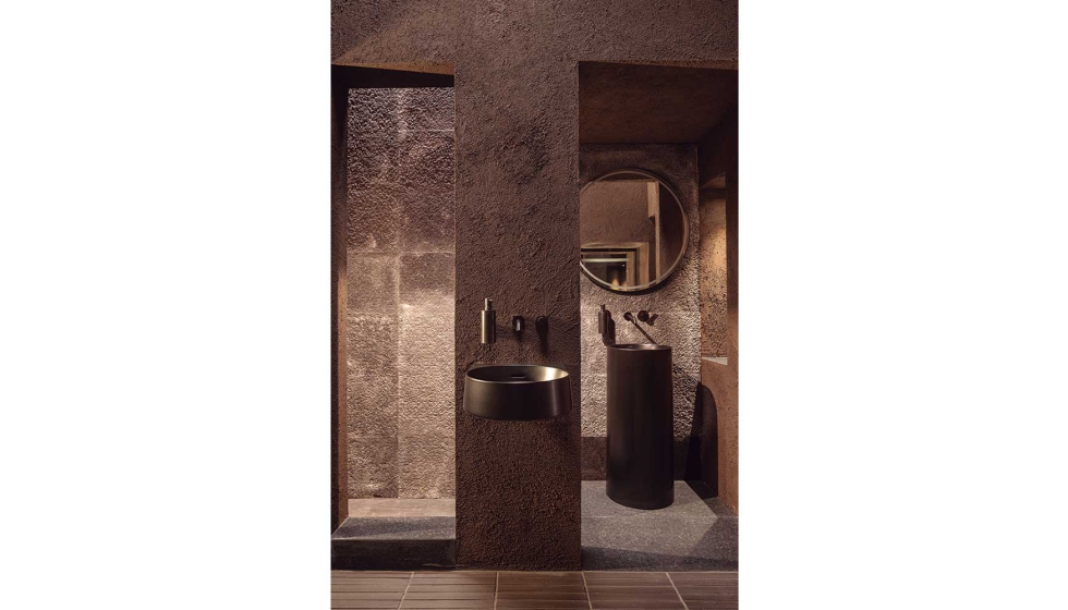 Las piezas se exhiben sin ornamentos, en todo su esplendor en este espacio intimista. Foto: Amador Toril