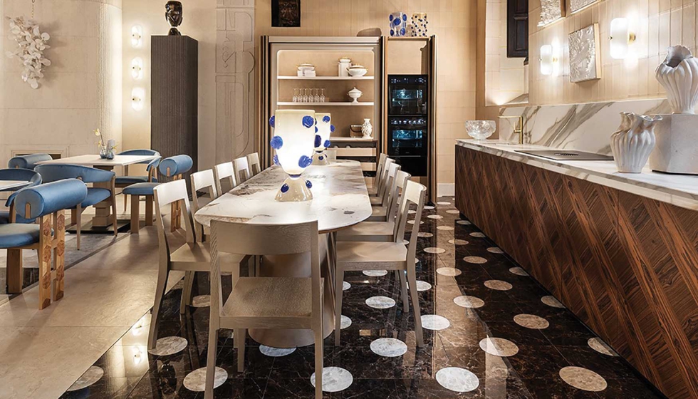 Espacio Iris Ceramica Group proyectado por Ra�l Martins Estudio, con ejecuci�n t�cnica de Cocinas R�o. Casa Decor 2026...