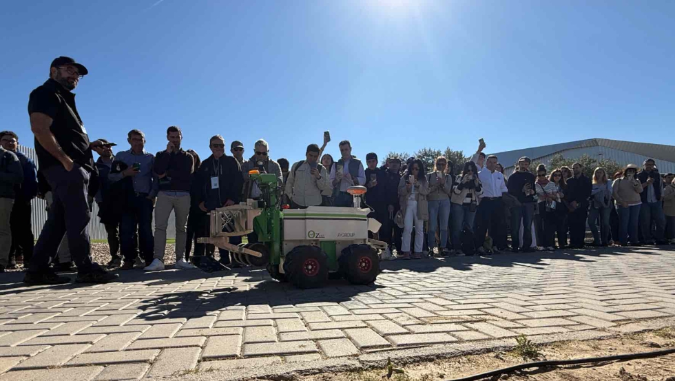 La jornada se abri� con un desfile de los robots participantes