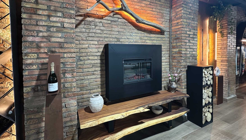 Detalle de la espectacular luminaria que forma parte de la colecci�n de la marca, a partir de una cepa