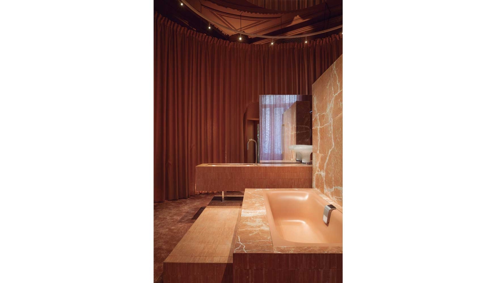 La conjugaci�n entre materiales nobles y las soluciones de Kaldewei permite crear este espacio casi on�rico. Foto: Jordi Canosa...