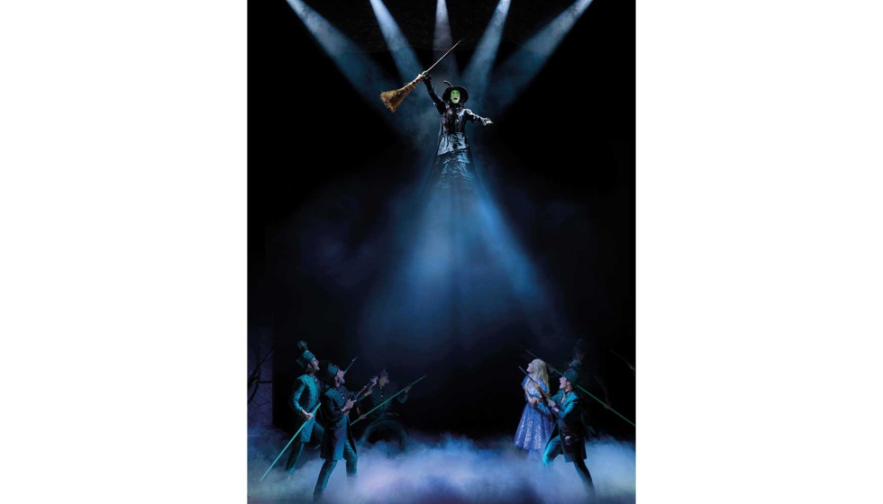 La dramaturgia lum�nica permite que la luz act�e como confidente de los momentos m�s m�gicos de la pieza musical