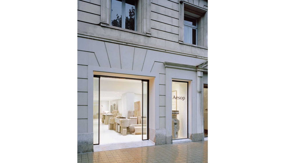 Fachada de Aesop en la avenida Diagonal de Barcelona. Foto: Maxime Delvaux. Cortes�a: Aesop