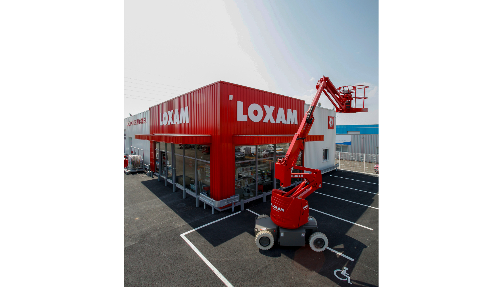 Fachada de la nueva delegaci�n de LOXAM Iberia en Sagunto