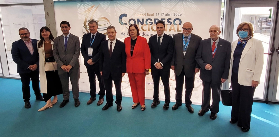 El presidente de Castilla-La Mancha, Emiliano Garc�a-Page, y Bego�a Garc�a Bernal, secretaria de Estado de Agricultura y Alimentaci�n...