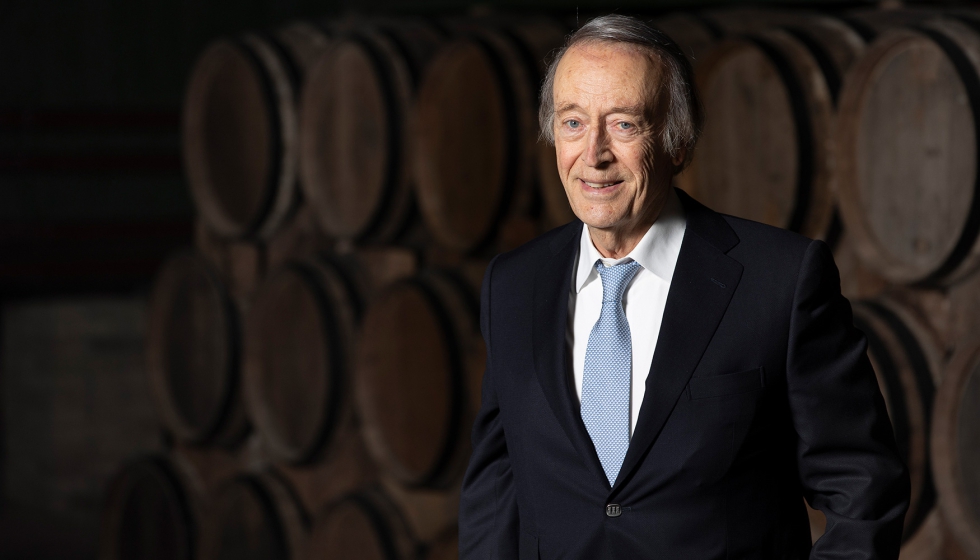 El presidente de Familia Torres recibe uno de los m�ximos reconocimientos de la Generalitat de Catalunya, una distinci�n que ya obtuvo su padre...