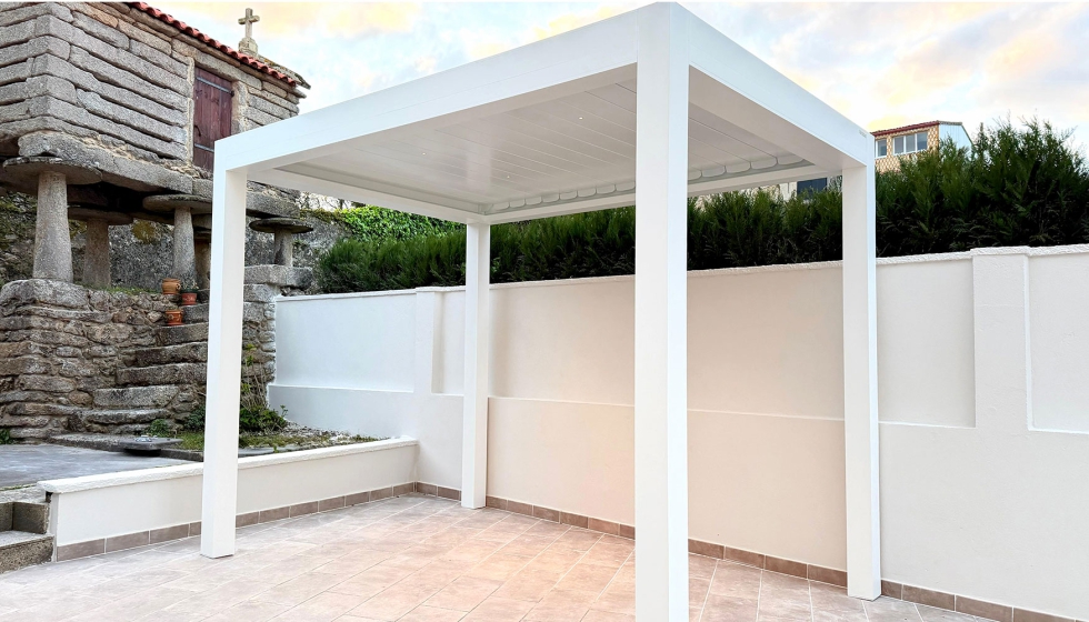 Instalaci�n de p�rgola bioclim�tica ELYA realizada por la empresa SOL Y LLUVIA de Vimianzo (A Coru�a)