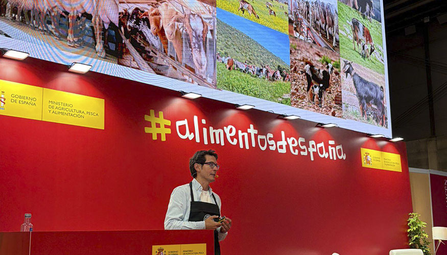 Francisco de As�s Ruiz, t�cnico del Ifapa, dirigi� la cata del quesos de razas aut�ctonas caprinas en el Sal�n Gourmets