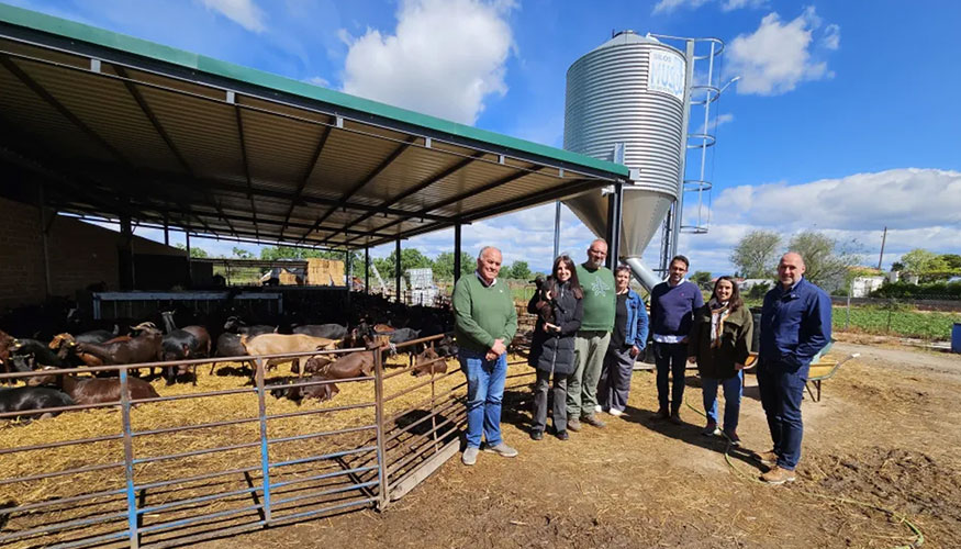 Visita de Lydia Ben�tez, directora general de Ordenaci�n Agropecuaria del Gobierno de Castilla-La Mancha...