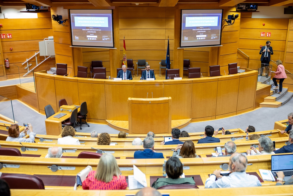 �Todos los espa�oles deben tener las mismas obligaciones, derechos y oportunidades, vivan en las grandes ciudades o en el rural�...