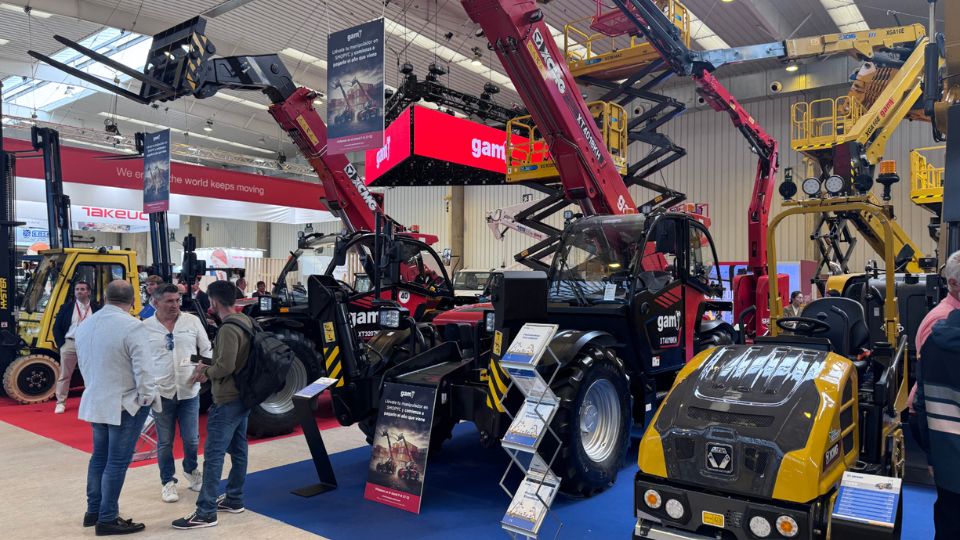 Em primeiro plano, os dois manipuladores telesc�picos XCMG apresentados pela GAM na Smopyc 2026