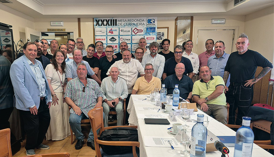 Participantes en una mesa redonda del sector de la cerrajer�a en la edici�n XXXIII, celebrada en junio de 2025