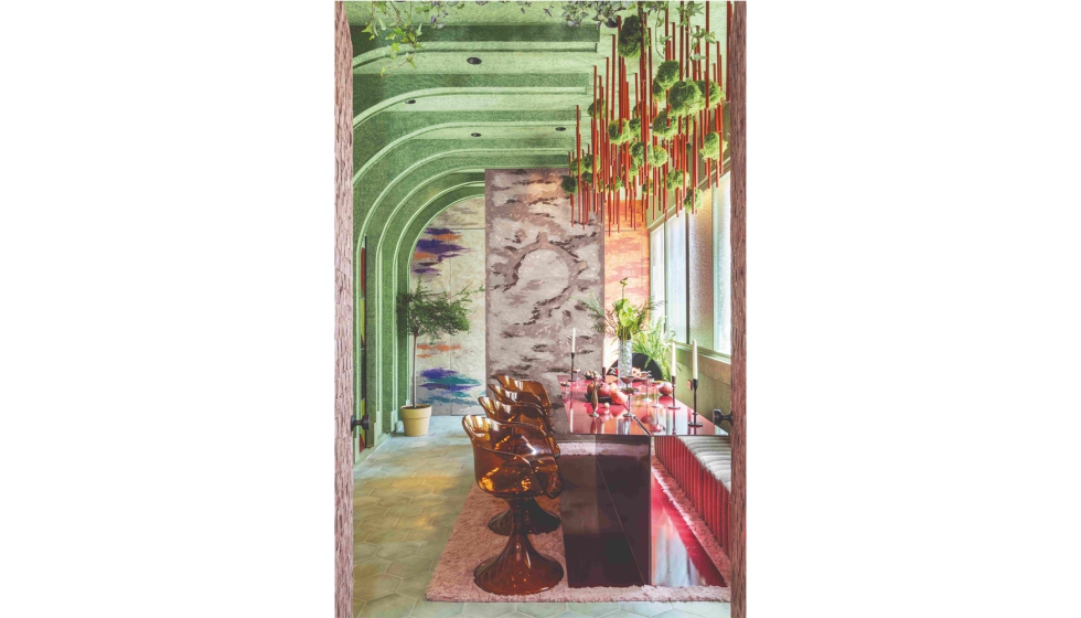 La iluminaci�n activa las superficies y genera un movimiento sutil en la divertida propuesta de Intro By Chak. Foto: Jordi Canosa...