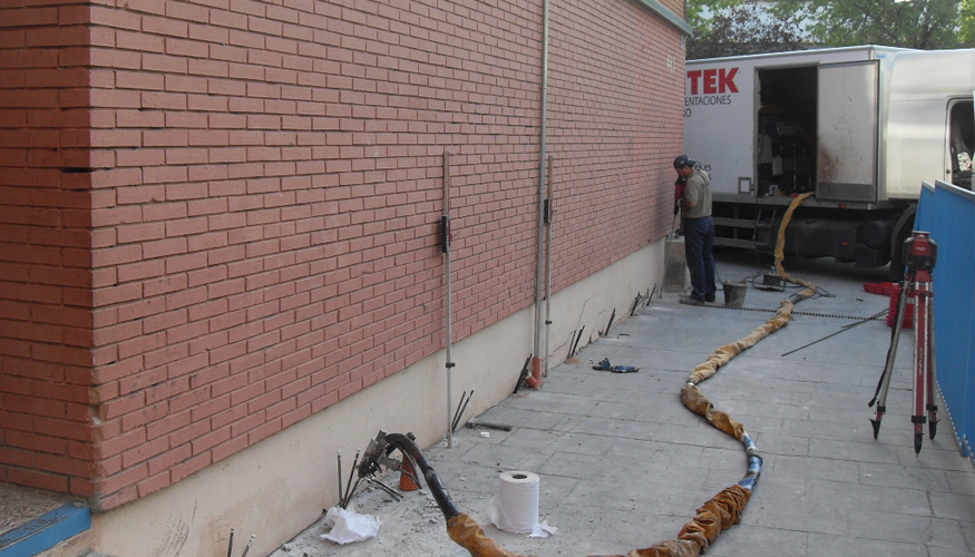 Intervenci�n sobre el terreno en un colegio de Madrid