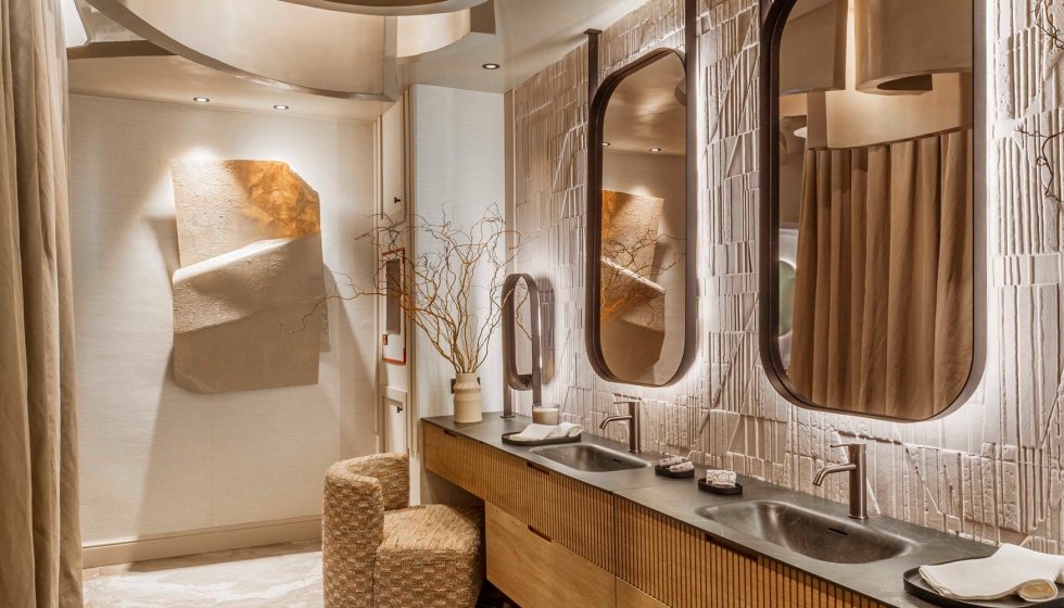 El espacio se articula en dos �mbitos principales: un tocador (en la imagen) y un ba�o experiencial, conectados por un recorrido org�nico...