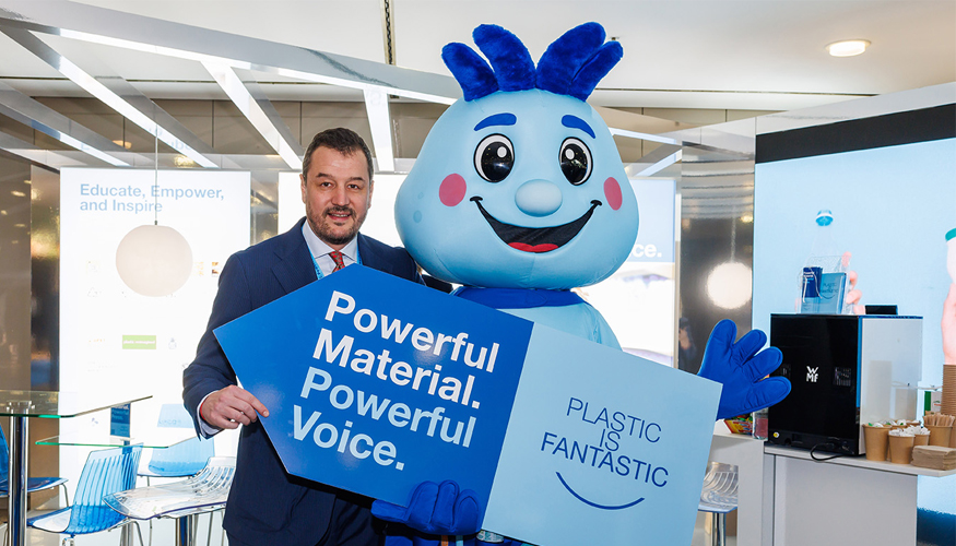 Captain Plasto, la mascota oficial de Plastic is Fantastic Association (PiFA), que promueve el di�logo en torno a los pl�sticos...