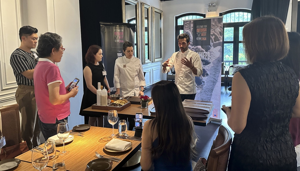 Acci�n promocional de los chefs Iv�n Cerde�o y Roc�o Parra